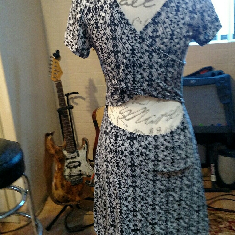 Dress - Picture 2 of 2